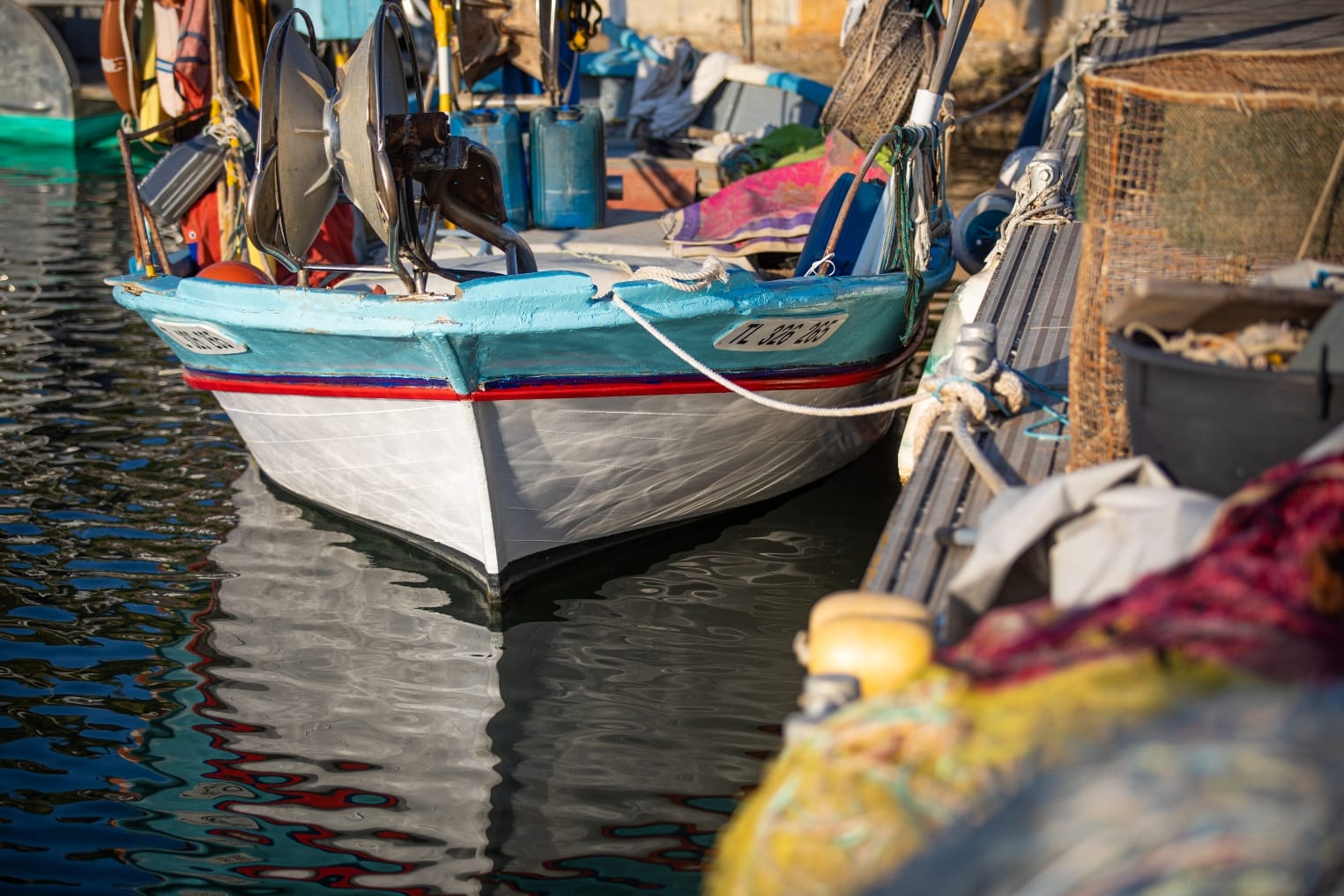 Bateau sur l'eau - hotel porquerolles medes