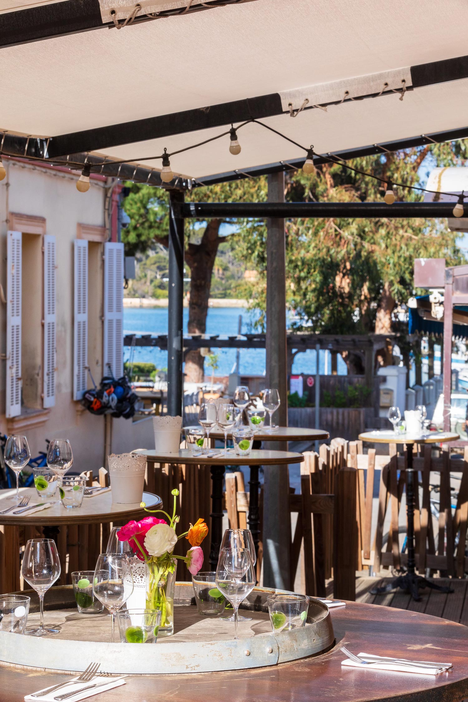 Terrasse restaurant Les Mèdes - ile de porquerolles restaurant